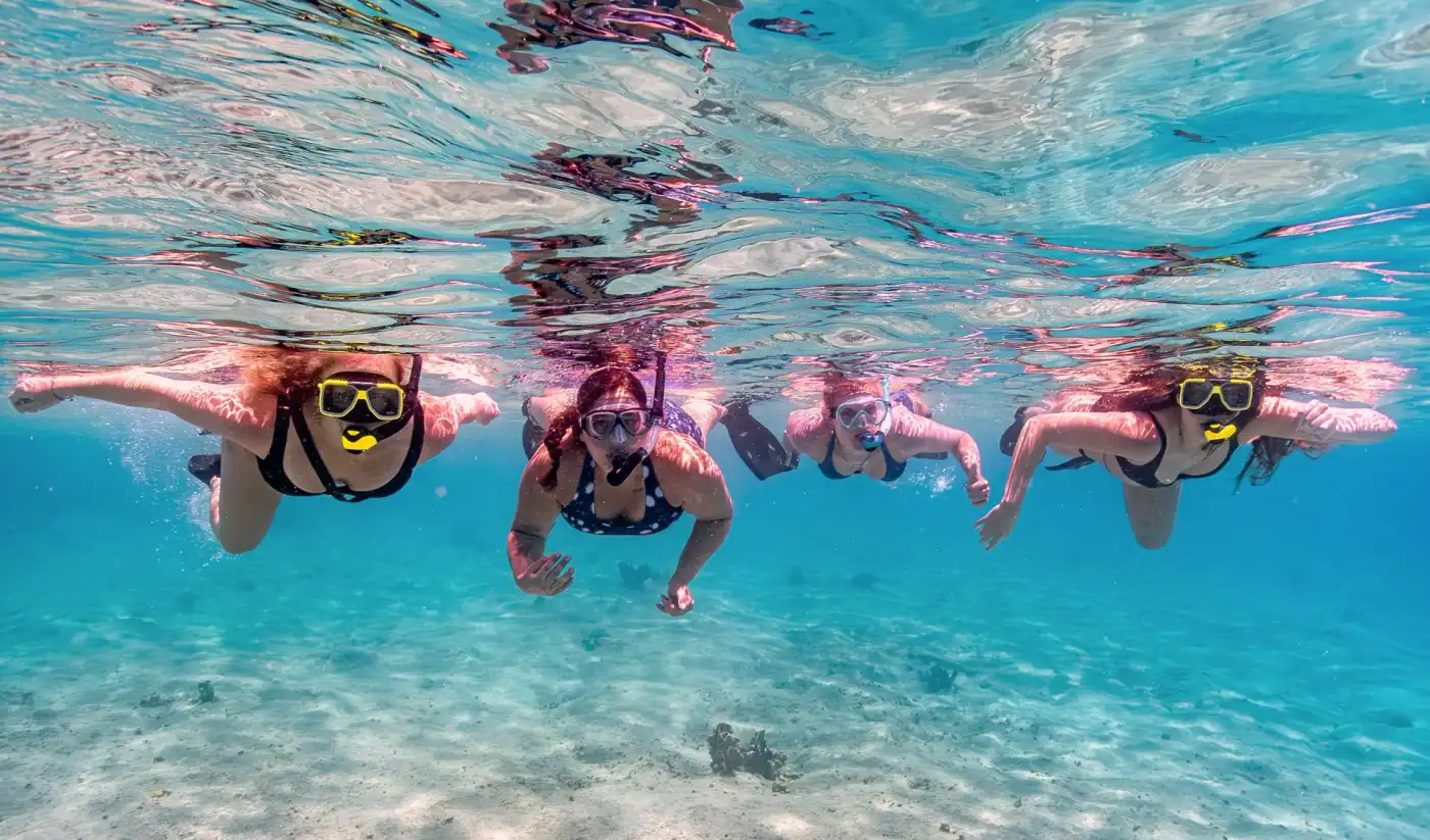 Snorkelen in helder water tijdens een privé ervaring op Bonaire